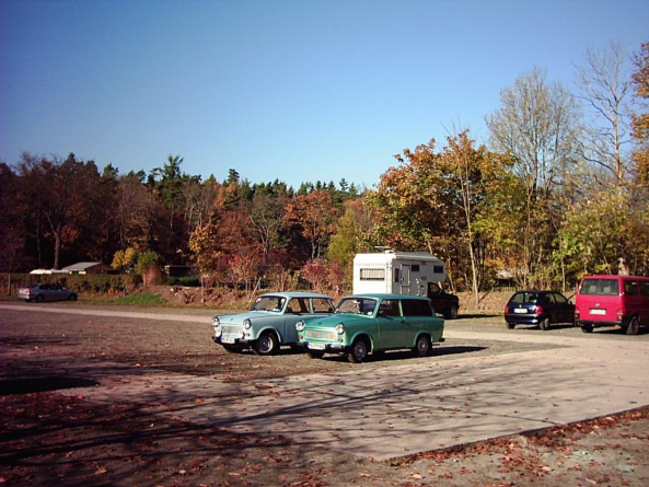 Trabanten im Herbst